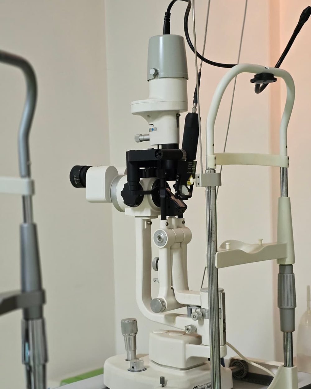 Lâmpada de fenda com laser acoplado no consultório do Instituto VISY